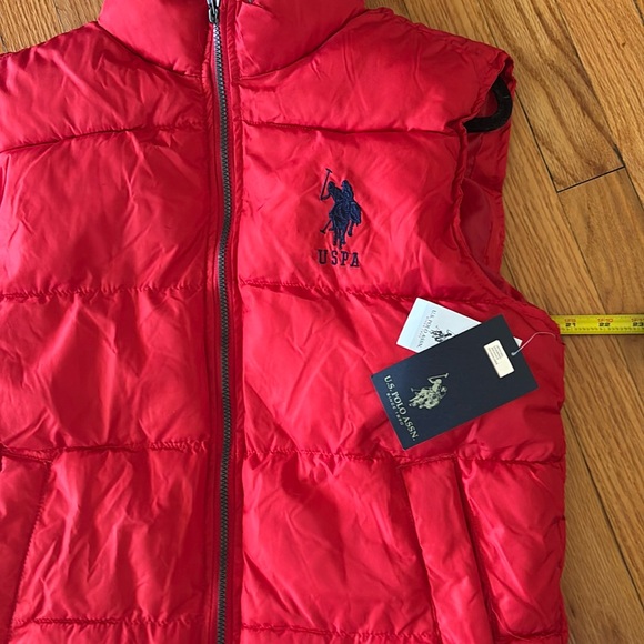 NEW WITH TAGS U.S.  POLO  ASSN Red Puffer Vest with Gray Hood Small - Picture 3 of 6